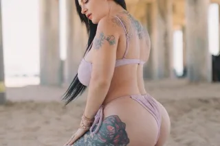 Hot bitch back in town - Image 3