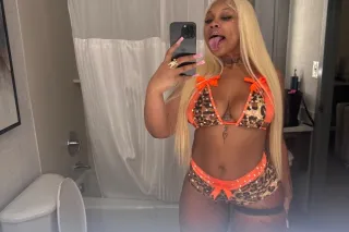 THICK FEETS 🥵 DISBOOTYFAT PU$$Y PHAT N GUSHY 💧🍯 - Image 1